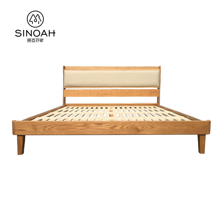 Eiken bed in moderne stijl